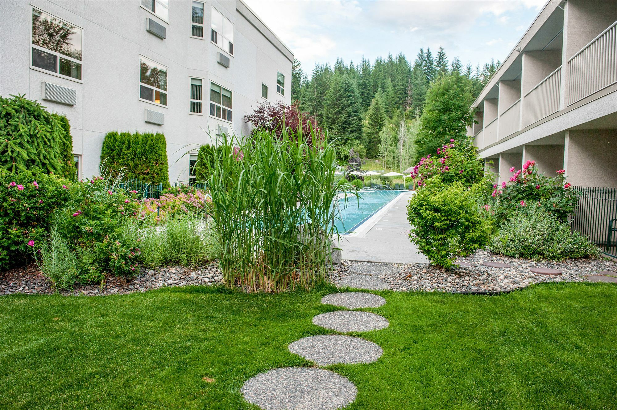 Hilltop Inn - Salmon Arm Exterior photo